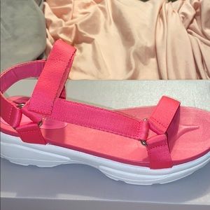 Women Neon Pink Strap Flatform Sandal!!